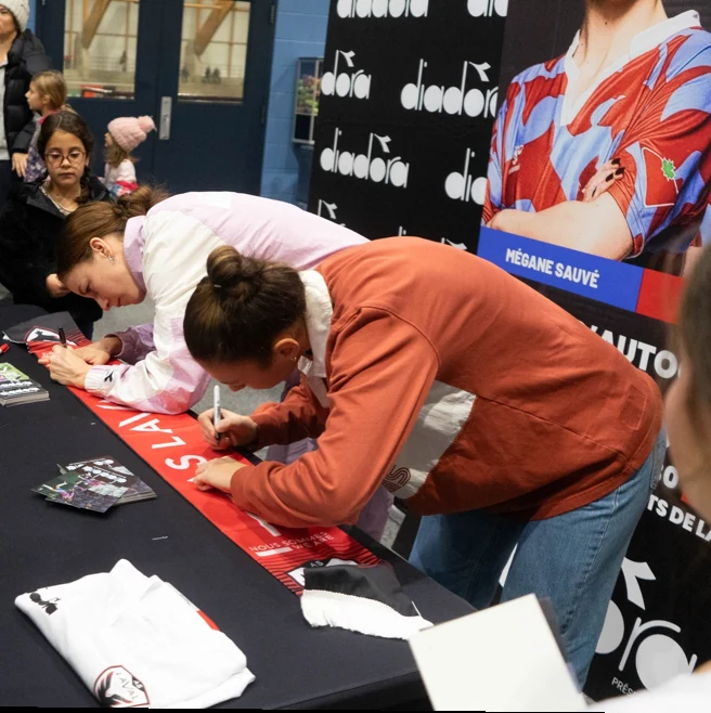 Séance d’autographes au club